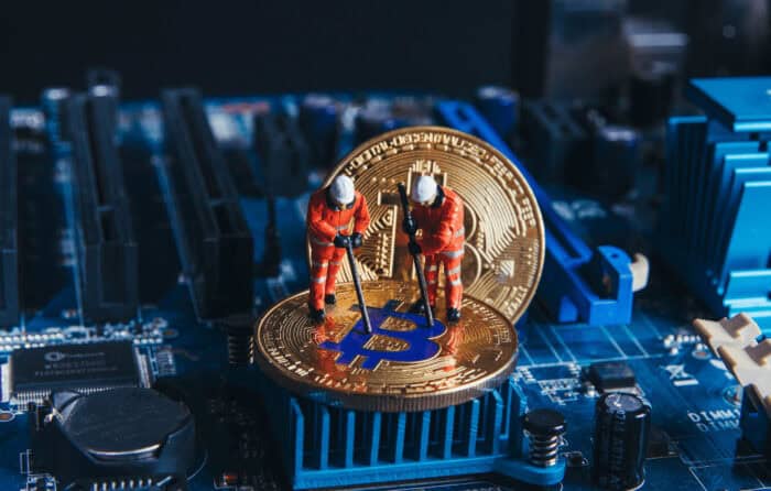 ماینینگ بیت کوین (Bitcoin Mining) چیست؟ و با چه هدفی انجام میشود؟