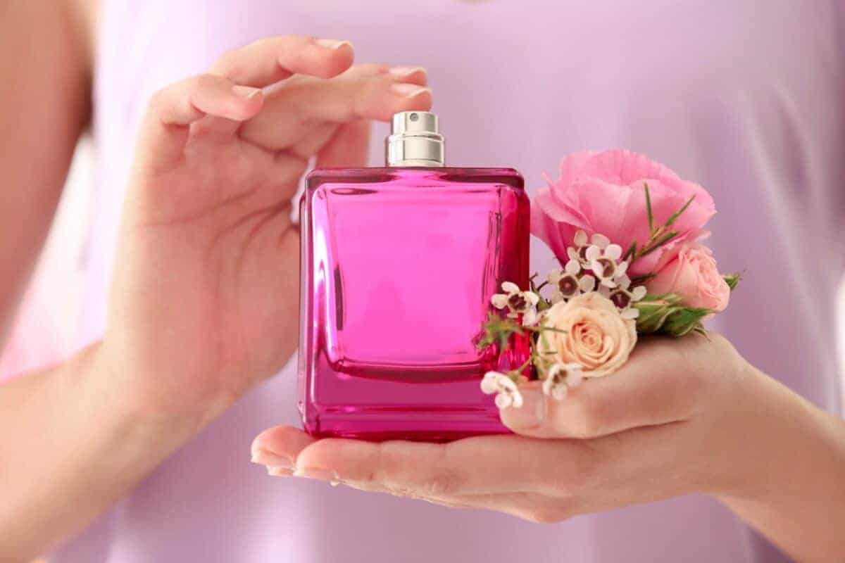 بررسی رایحه و نوت های 5 عطر محبوب زنانه با طبعی شیرین