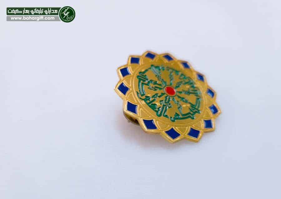 چرا تولید و ساخت بج سینه در کنار ساعت دیواری تبلیغاتی برای شرکت ها مفید است ؟