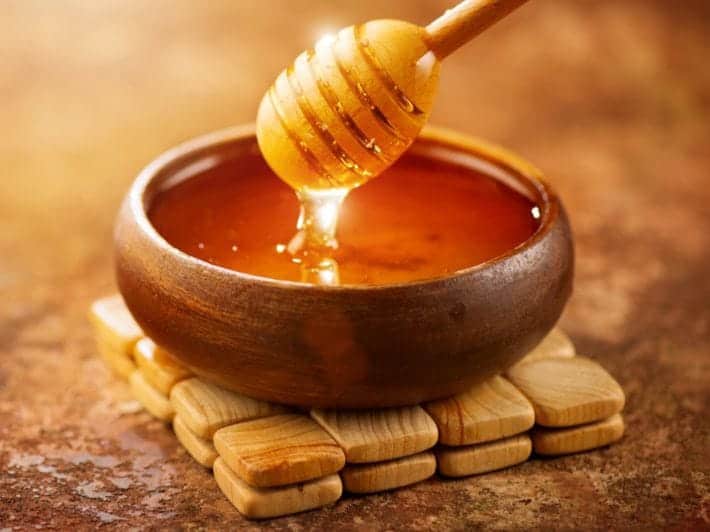 نگاهی به فواید و خواص عسل و زعفران برای زنان و مردان