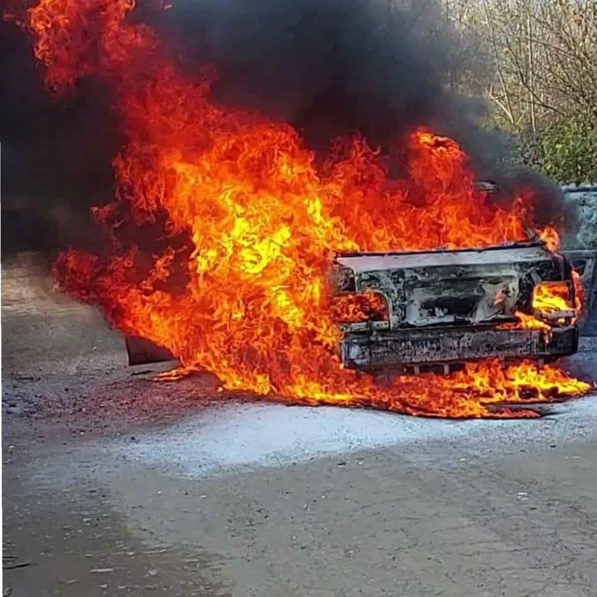 روشن کردن گاز پیک نیک در خودرو حادثه ساز شد
