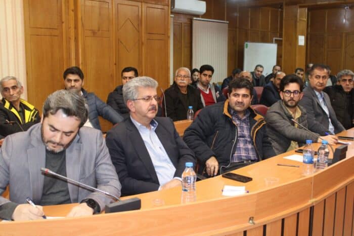 نشست اعضای ستاد انتخاباتی دکتر پزشکیان و جمعی از فعالین سیاسی و اجتماعی شهرستان رضوانشهر با سرپرست فرماندار رضوانشهر 6 - چوکا در راس پیگیری های استاندار گیلان قرار دارد / به تاسی از سیاست های دولت تحقق سه رکن وفاق حقوق شهروندی و توسعه را در منطقه دنبال میکنیم - استاندار گیلان