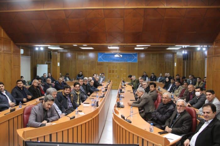 نشست اعضای ستاد انتخاباتی دکتر پزشکیان و جمعی از فعالین سیاسی و اجتماعی شهرستان رضوانشهر با سرپرست فرماندار رضوانشهر 7 - چوکا در راس پیگیری های استاندار گیلان قرار دارد / به تاسی از سیاست های دولت تحقق سه رکن وفاق حقوق شهروندی و توسعه را در منطقه دنبال میکنیم - استاندار گیلان