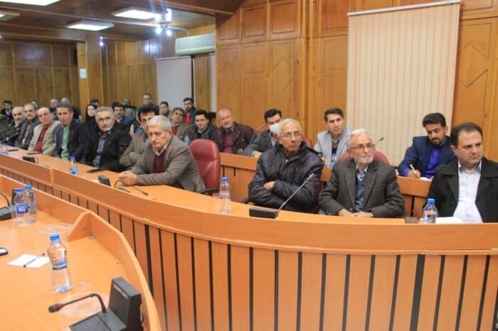 نشست اعضای ستاد انتخاباتی دکتر پزشکیان و جمعی از فعالین سیاسی و اجتماعی شهرستان رضوانشهر با سرپرست فرماندار رضوانشهر 8 - چوکا در راس پیگیری های استاندار گیلان قرار دارد / به تاسی از سیاست های دولت تحقق سه رکن وفاق حقوق شهروندی و توسعه را در منطقه دنبال میکنیم - استاندار گیلان