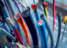 کدام تجهیزات را برای جلوگیری از افت ولتاژ در کارخانه از فروشگاه آنلاین تجهیزات برقی خریداری کنیم؟