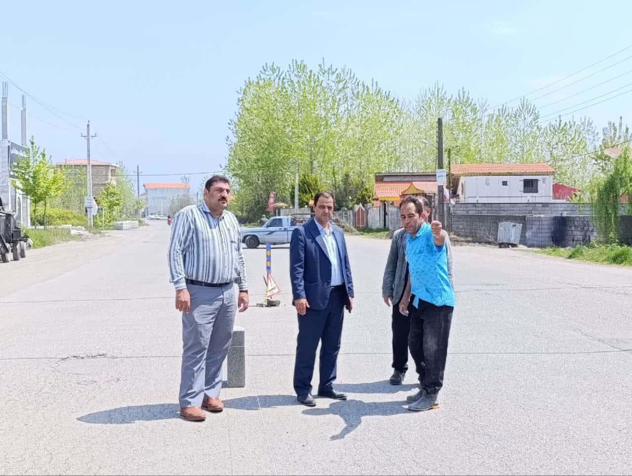 بازدید میدانی سرپرست شهرداری چاف و چمخاله از ادامه عملیات جدول گذاری ساحل این شهر