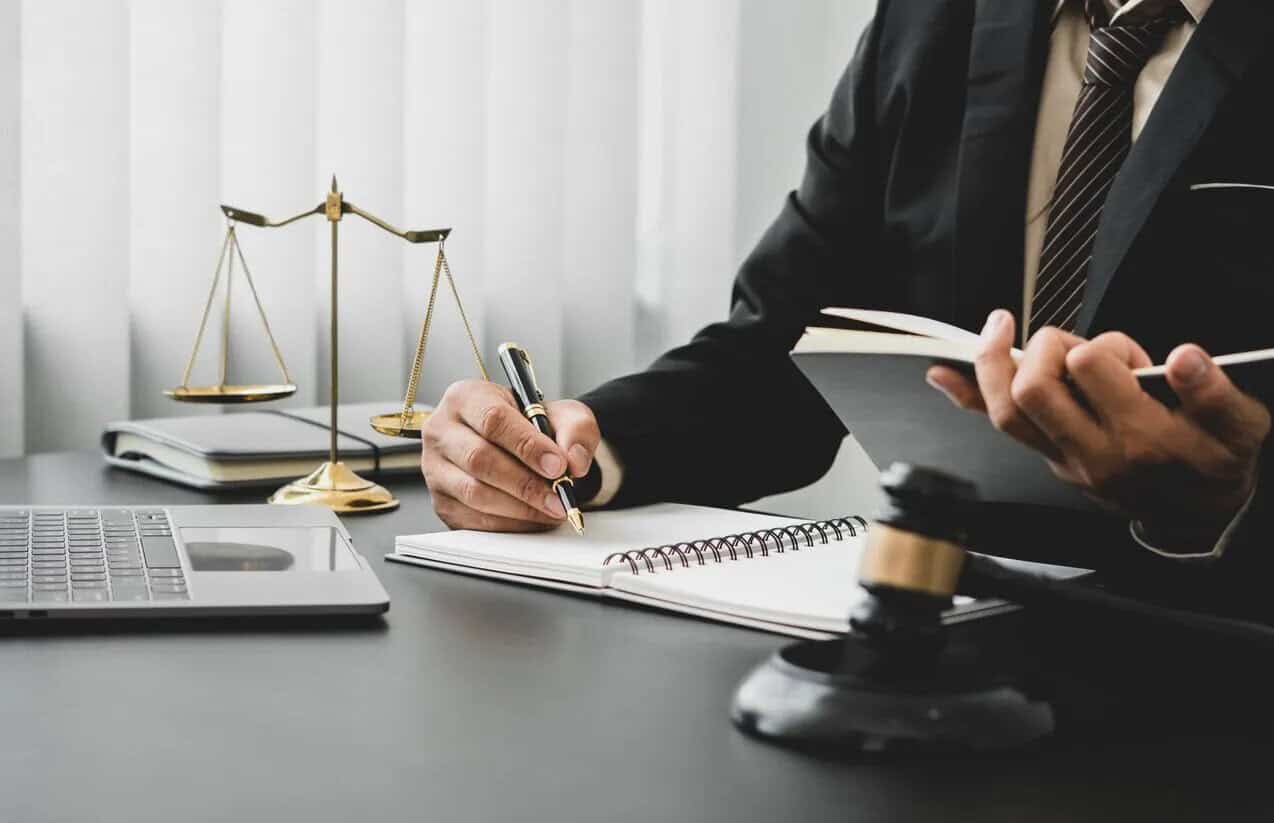 بهترین وکیل ملکی تهران را چگونه انتخاب کنیم؟