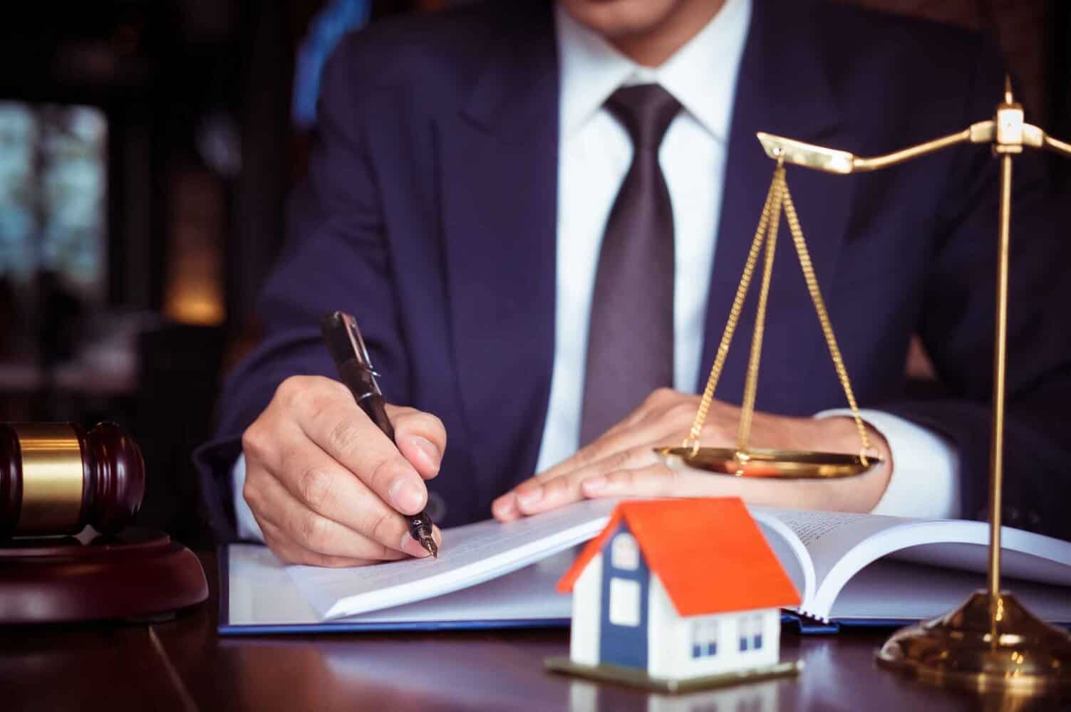 پیگیری تخصصی پرونده‌های ملکی با وکیل مجرب تهرانی