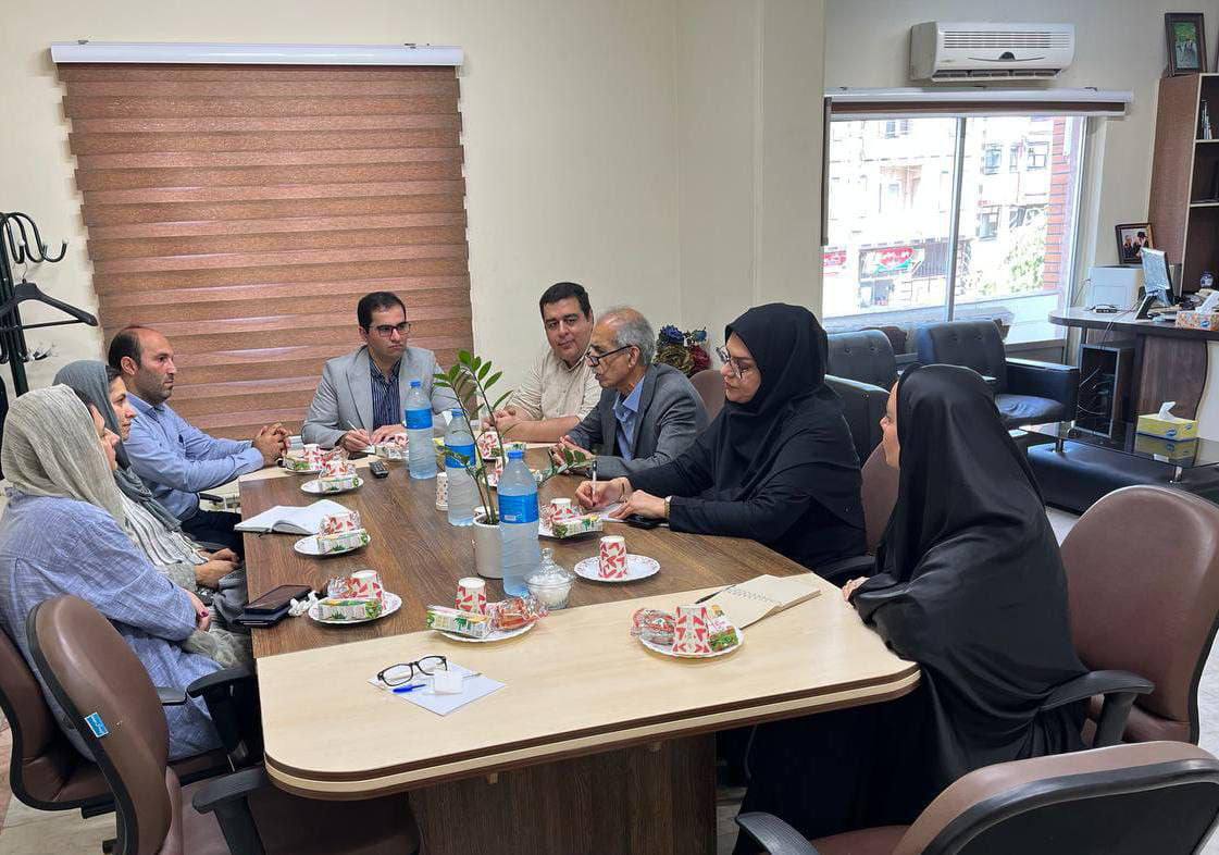 نشست سرپرست بخشداری کلاچای با مدیران یکی از شرکت های حوزه مدیریت پسماند استان گیلان