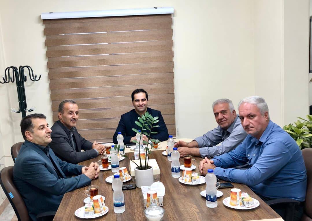نشست هم اندیشی سرپرست بخشداری کلاچای با جمعی از بخشداران ادوار این بخش