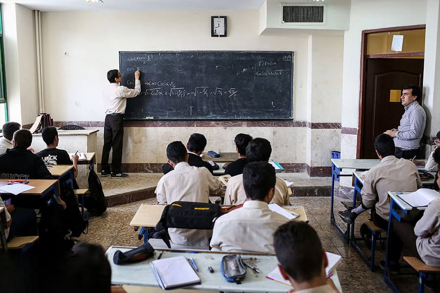 اهمیت پایه نهم در تعیین مسیر تحصیلی و شغلی دانش‌آموزان