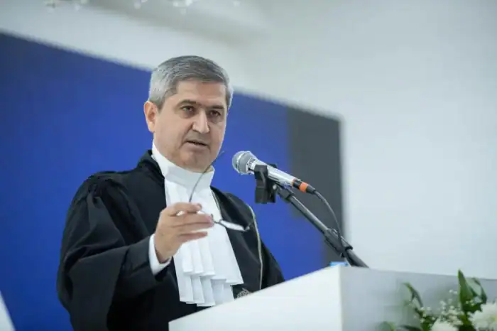 دکتر عباس سلمانپور، رئیس کمیسیون کارآموزی کانون وکلای دادگستری گیلان - قدرت یک کشور در گرو رعایت قانون اساسی است / صیانت از کانون وکلا؛ پاسداشت امانت گذشتگان و عهدی برای آیندگان - قانون اساسی