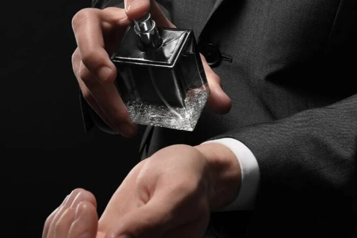 7y3V0Ul7Mg0W2NjLam1uNWi9m8qzcYvGZlzat3d5 - ماندگارترین عطرهای مردانه؛ چه رایحه‌هایی بیشتر دوام دارند؟ -